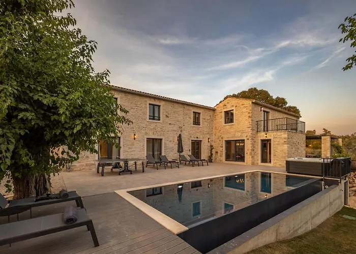 Villa La Vinella With Heated Pool